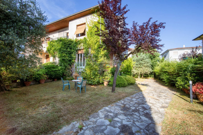 Independent house a Lucca