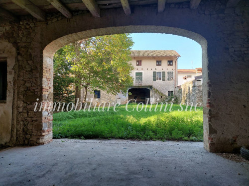 Rustico da ristrutturare in Vendita a Povoletto