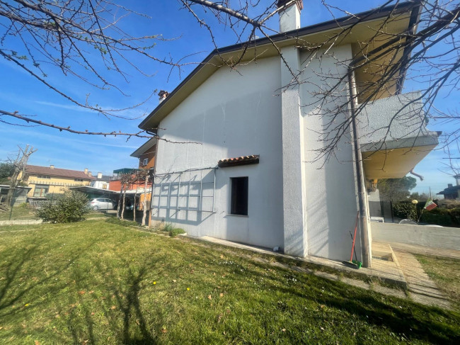 Casa indipendente in affitto a Adegliacco, Tavagnacco (UD)