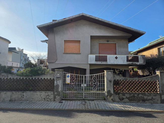 Indipendent house for Sale to Viareggio