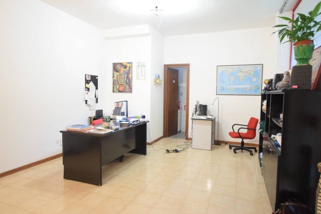 Study/Office for Sale to Viareggio