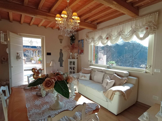 Indipendent house for Sale to Camaiore