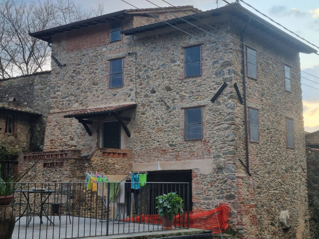 Indipendent house for Sale to Camaiore