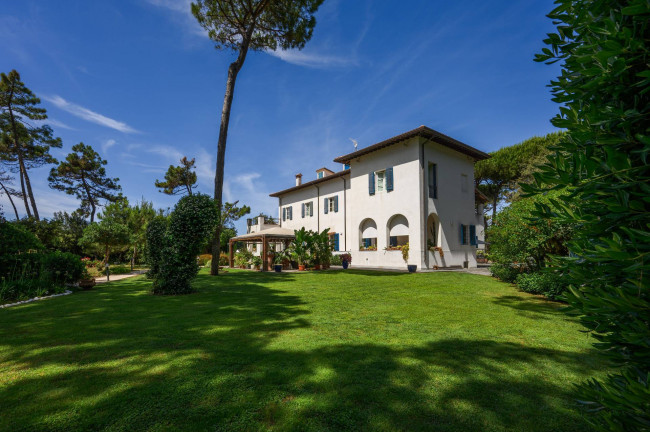 Casa indipendente in Vendita a Forte dei Marmi