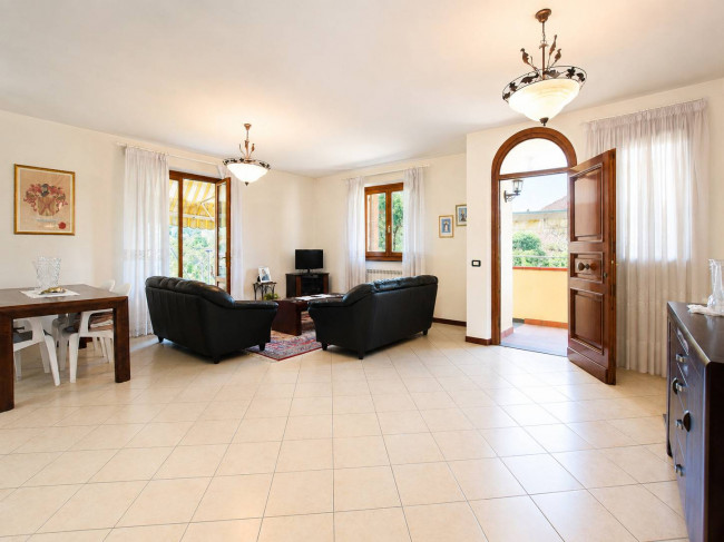 Casa indipendente in Vendita a Viareggio