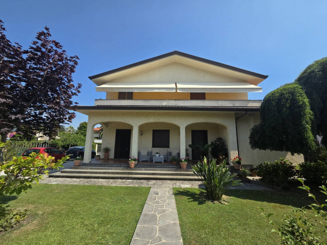 Casa indipendente in Vendita a Forte dei Marmi