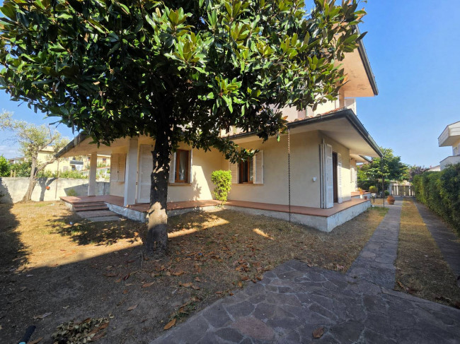 casa bifamiliare in Vendita a Viareggio