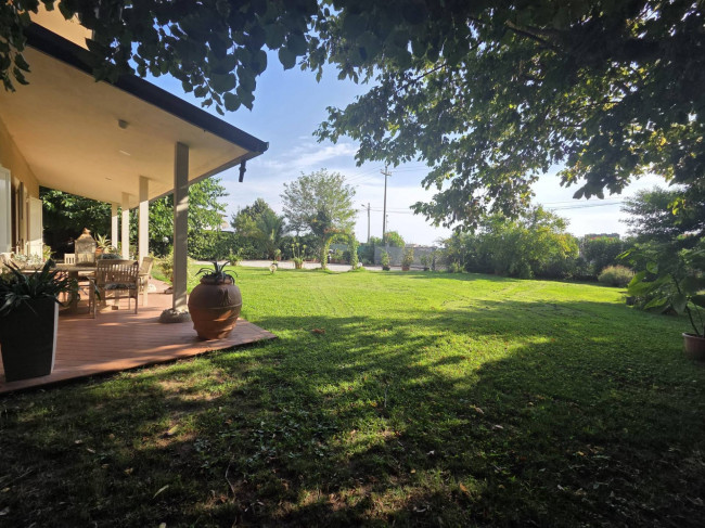 Indipendent house for Sale to Viareggio
