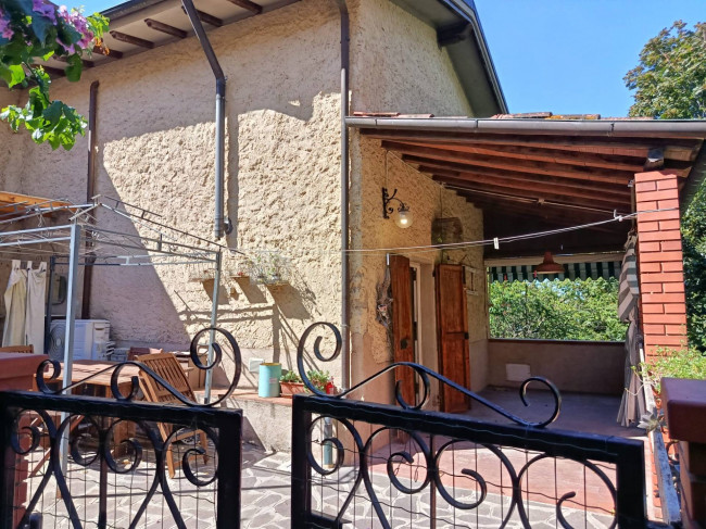 Indipendent house for Sale to Camaiore