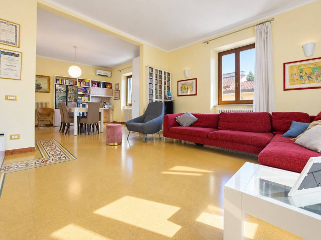 Appartamento in Vendita a Viareggio
