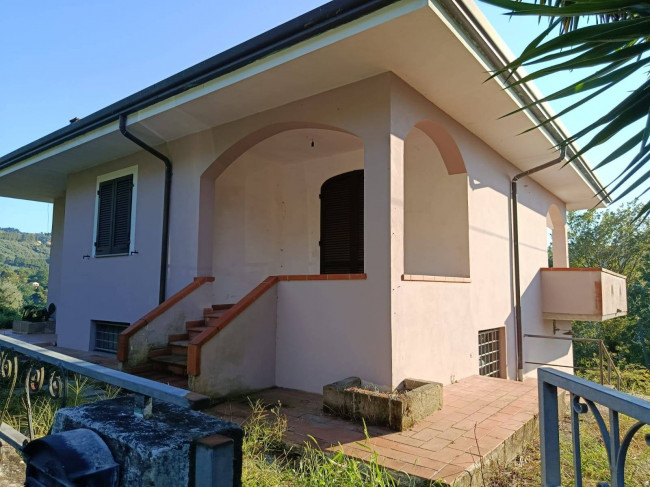 Indipendent house for Sale to Camaiore