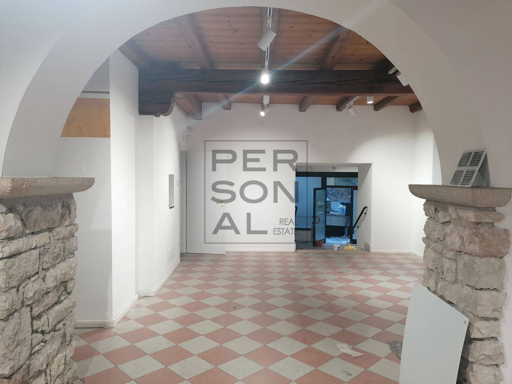 Negozio - Loc.Com. TRENTO affitto    PERSONAL RE ? - Consulenza Immobiliare & Home Staging