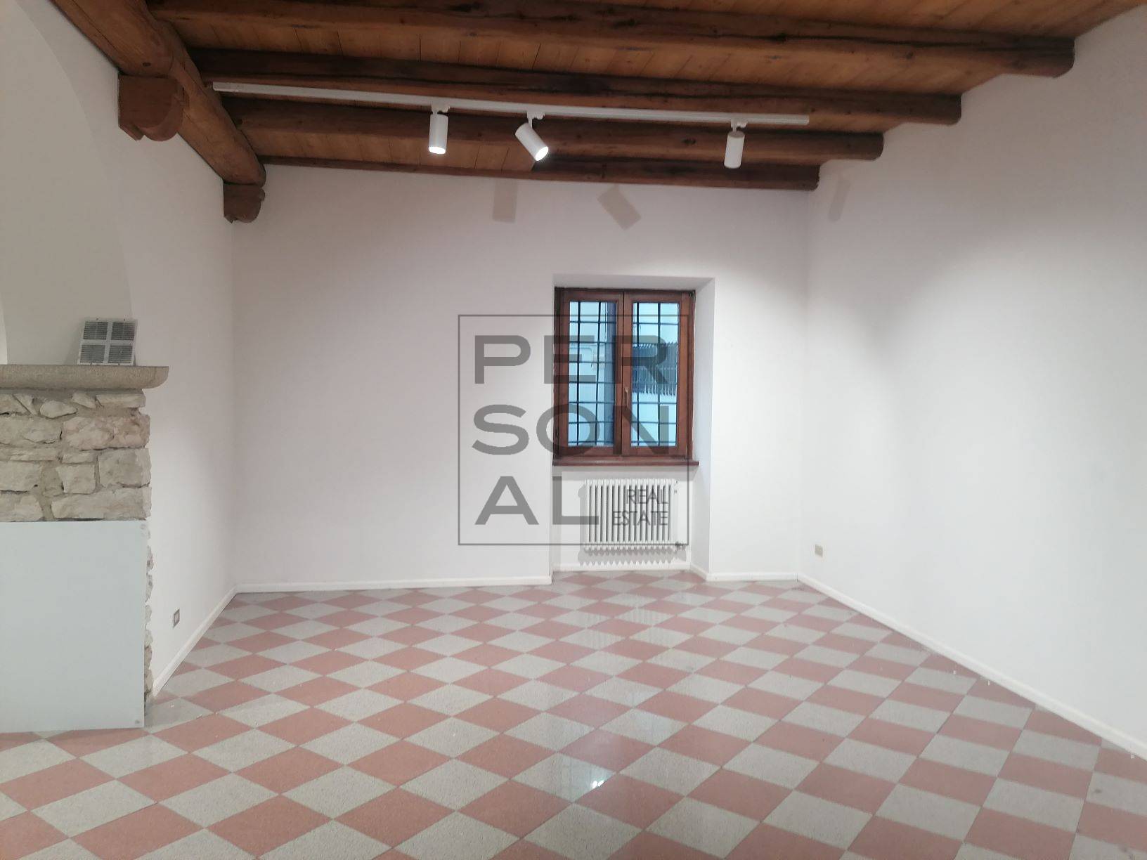 Negozio - Loc.Com. TRENTO affitto    PERSONAL RE ? - Consulenza Immobiliare & Home Staging