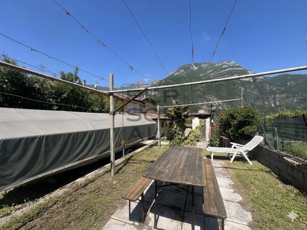 Foto porzione di casa in vendita a Ala (Trento)