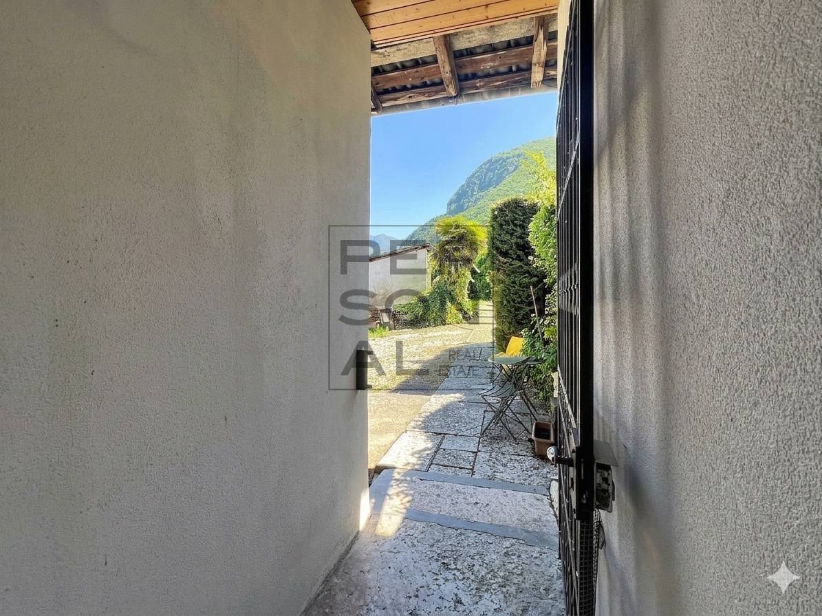 Foto porzione di casa in vendita a Ala (Trento)