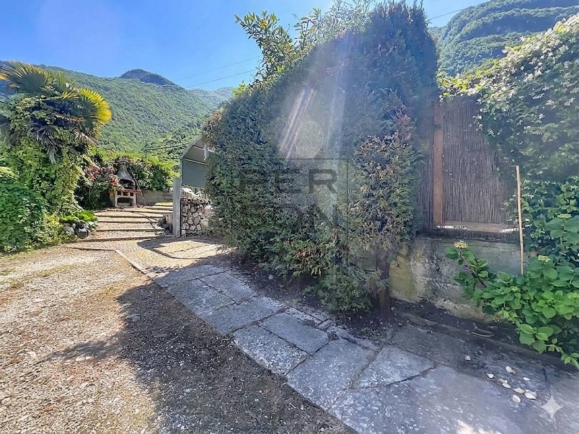 Foto porzione di casa in vendita a Ala (Trento)