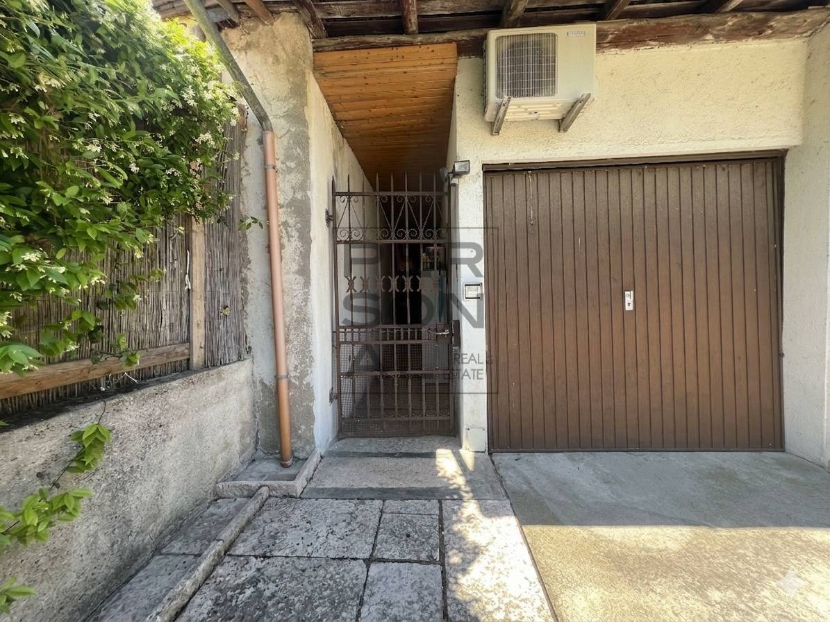 Foto porzione di casa in vendita a Ala (Trento)