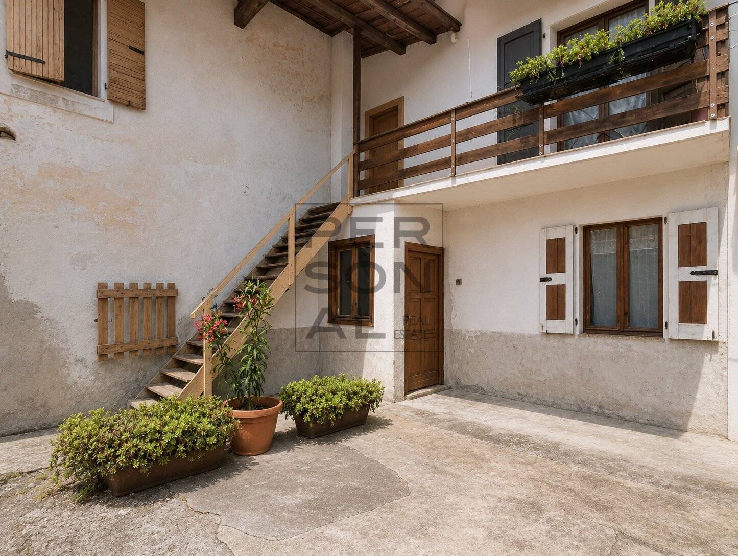 Foto porzione di casa in vendita a Rovereto (Trento)