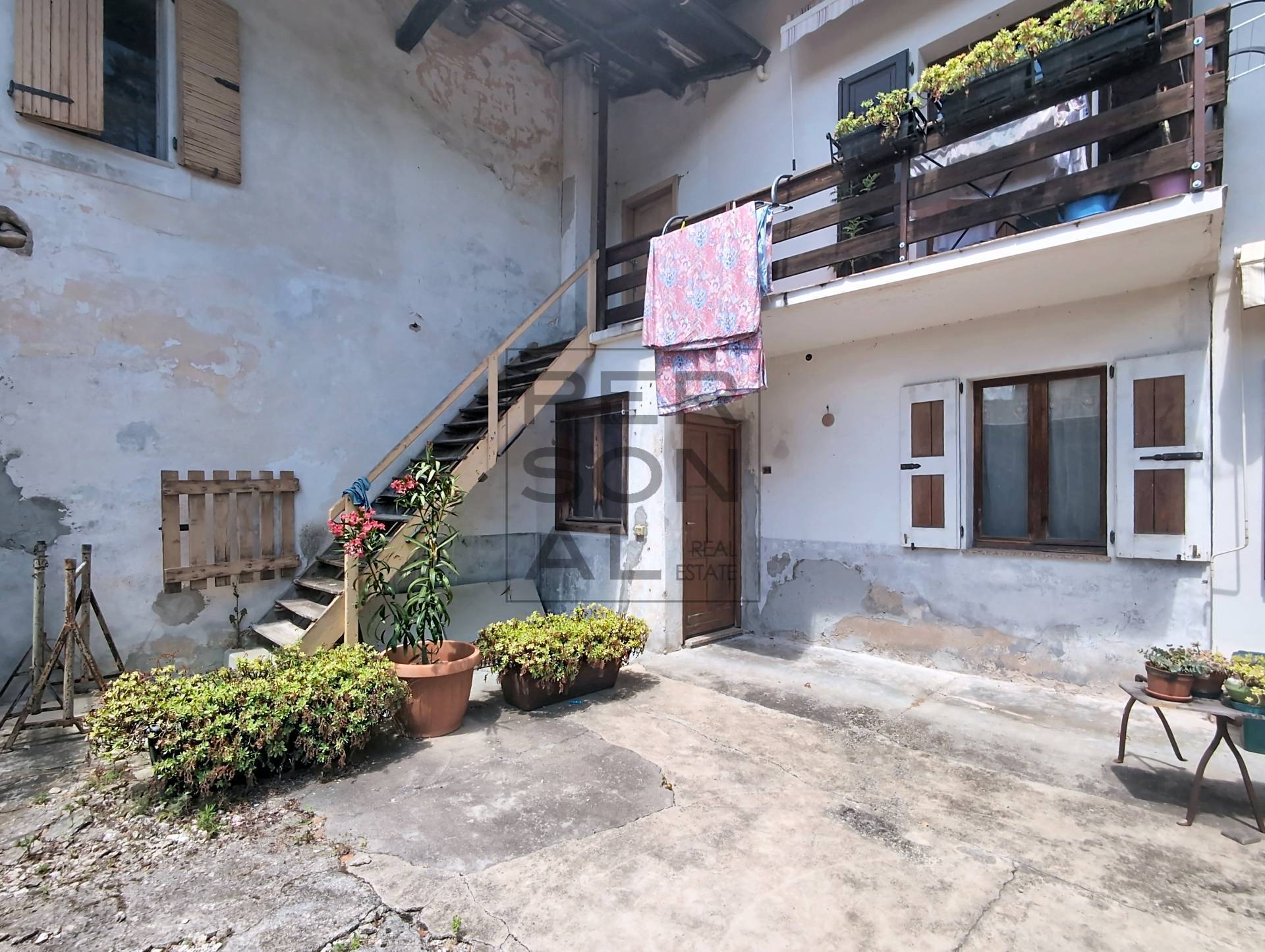 Foto porzione di casa in vendita a Rovereto (Trento)