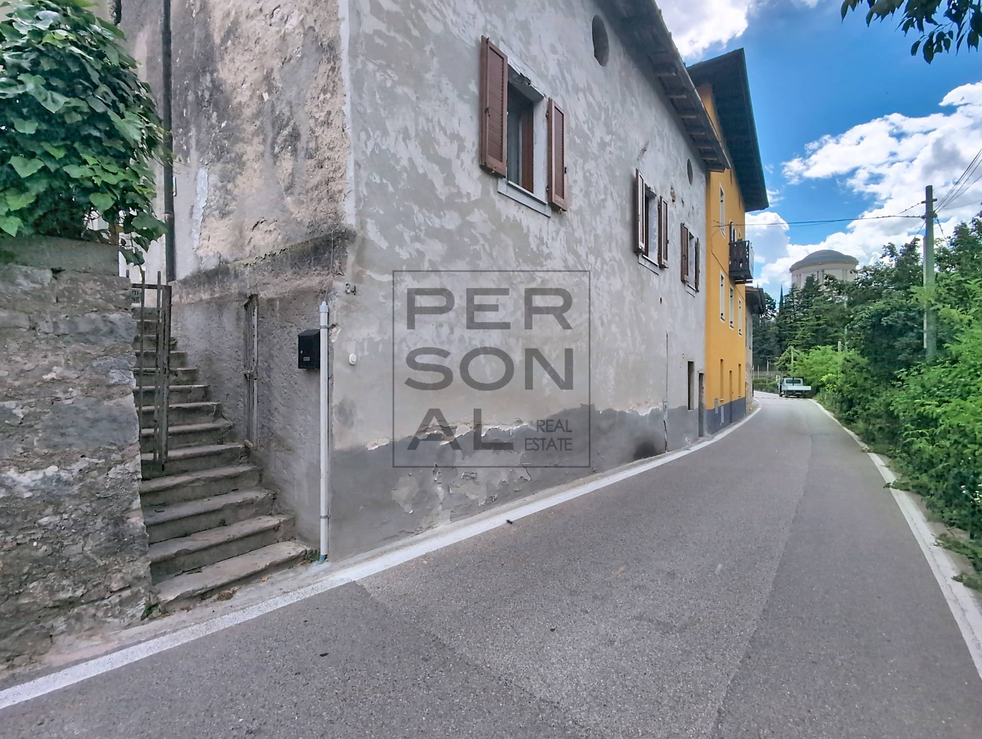 Foto porzione di casa in vendita a Rovereto (Trento)