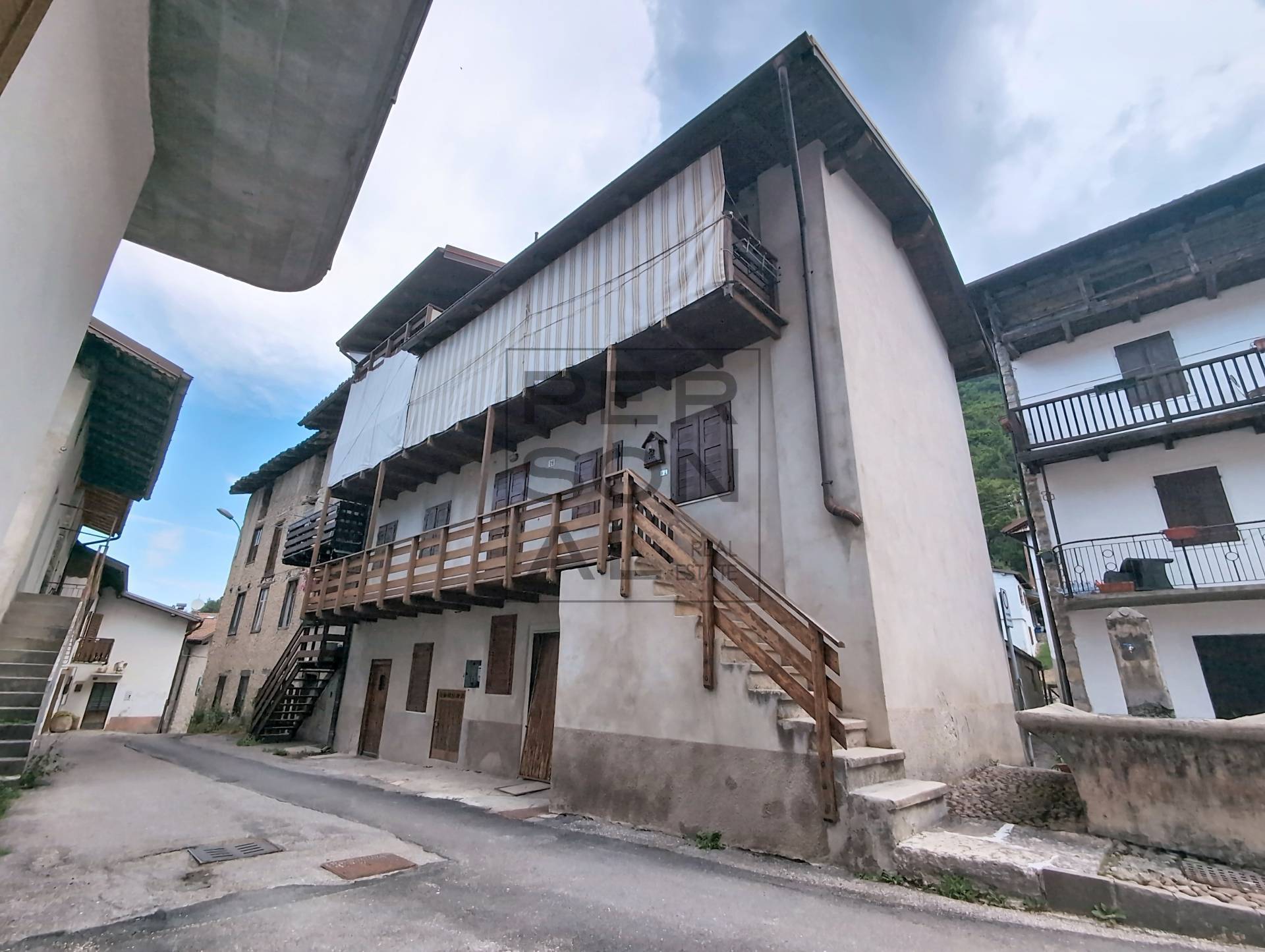 Foto porzione di casa in vendita a Trambileno (Trento)