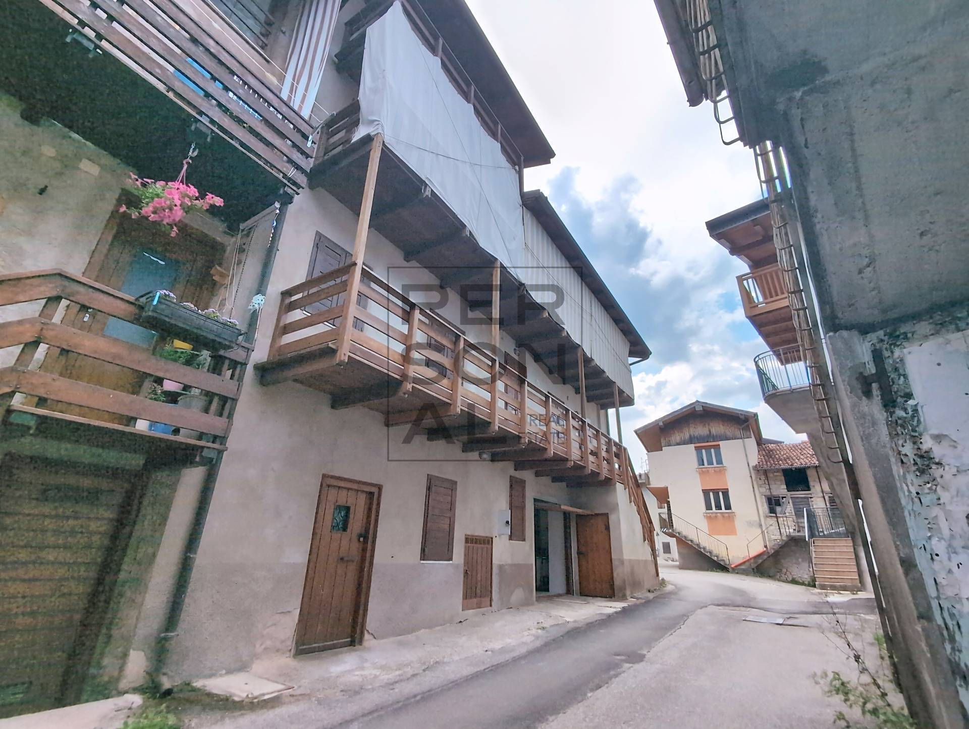 Foto porzione di casa in vendita a Trambileno (Trento)