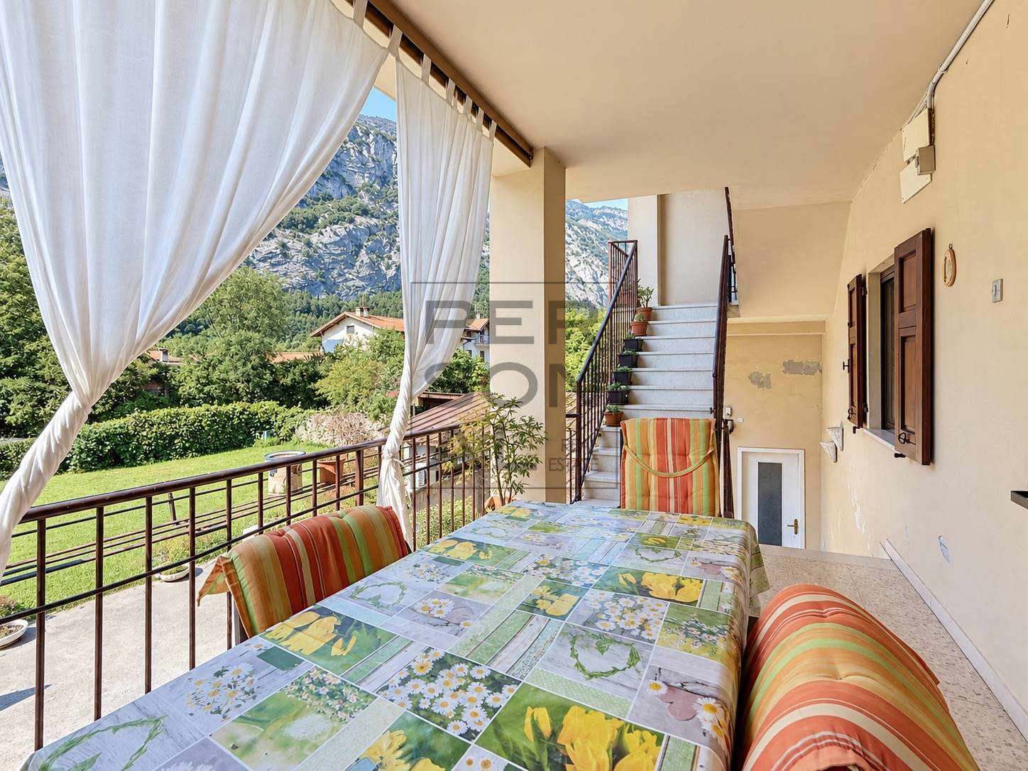 Foto porzione di casa in vendita a Dro (Trento)
