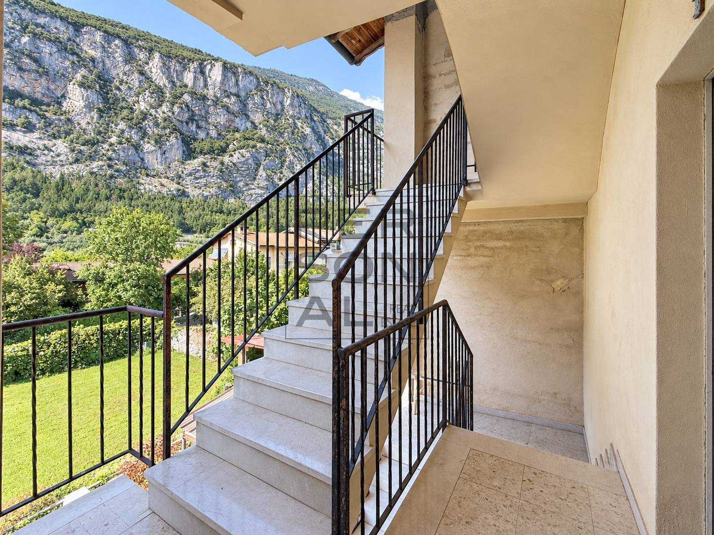 Foto porzione di casa in vendita a Dro (Trento)