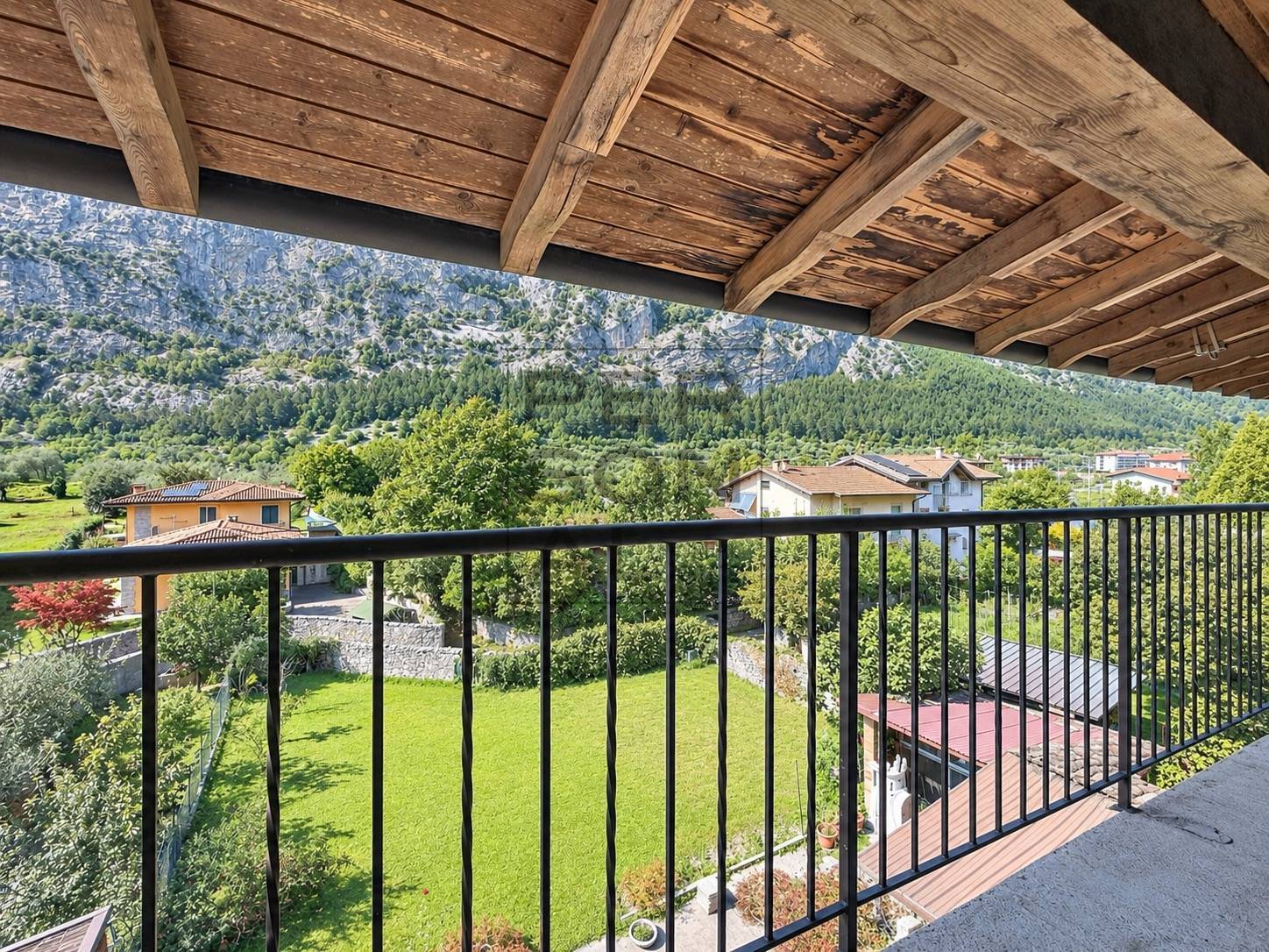 Foto porzione di casa in vendita a Dro (Trento)