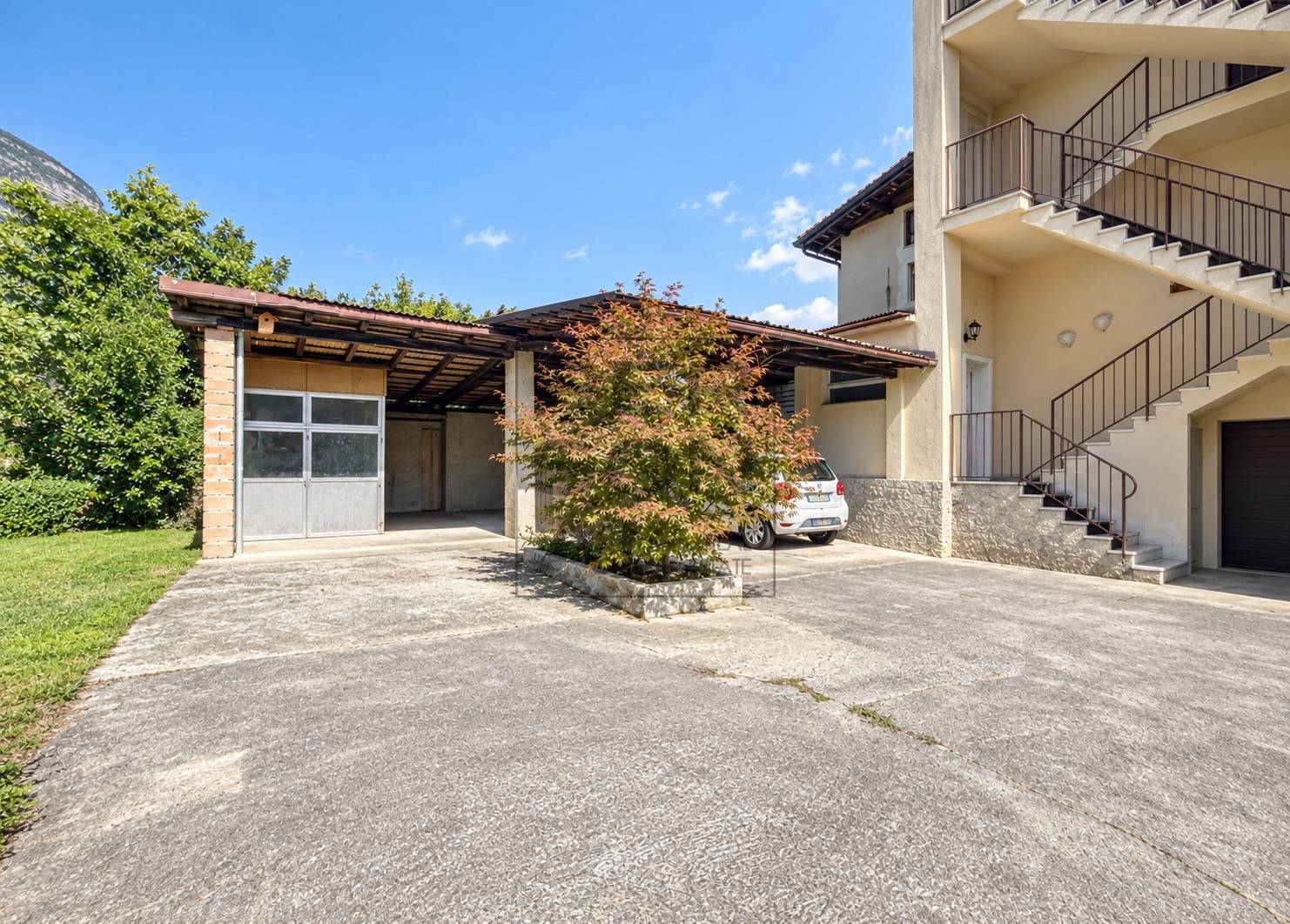 Foto porzione di casa in vendita a Dro (Trento)