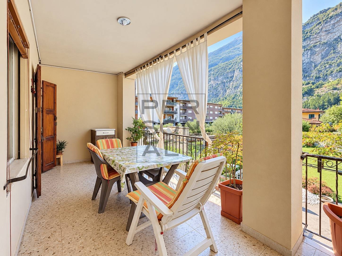 Foto porzione di casa in vendita a Dro (Trento)