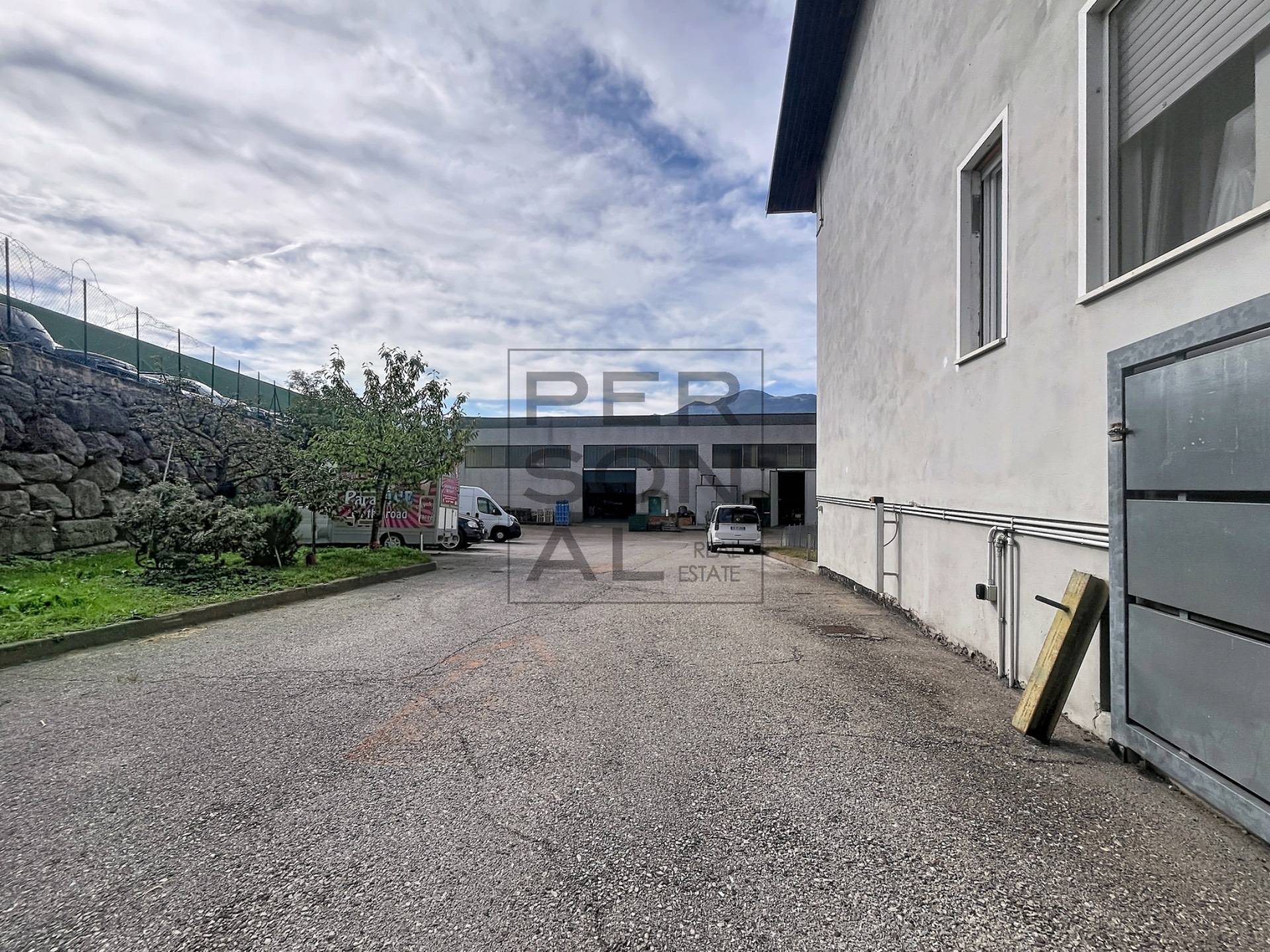 Foto magazzino/capannone in vendita a Rovereto (Trento)