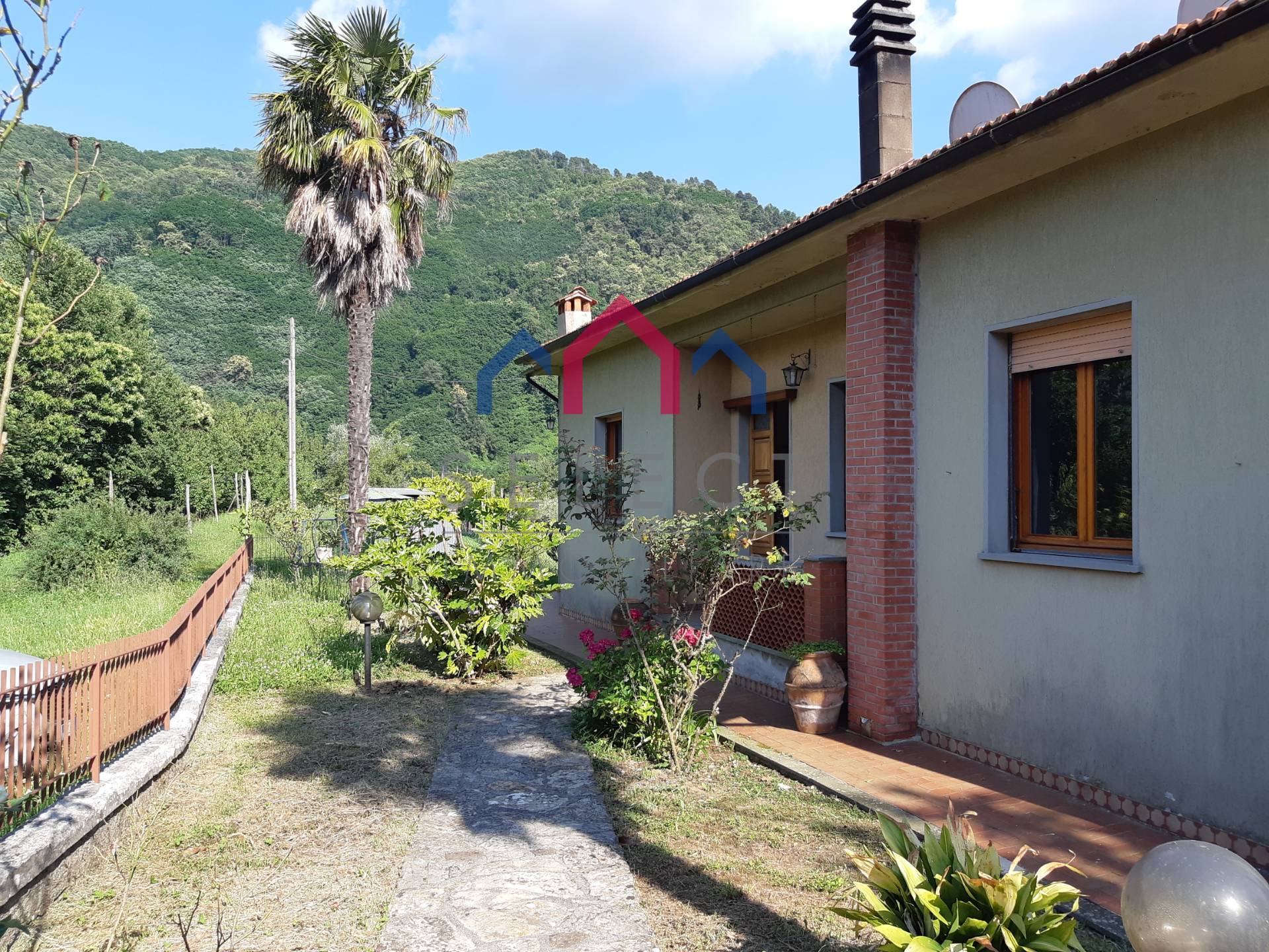 Villa BORGO A MOZZANO vendita  Corsagna  SELECT IMMOBILIARE