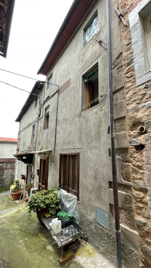 Casa semi-indipendente in vendita a Valdottavo, Borgo A Mozzano (LU)