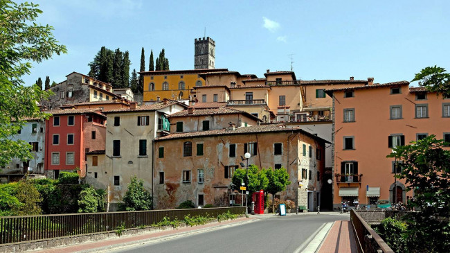 Villette a schiera a Barga