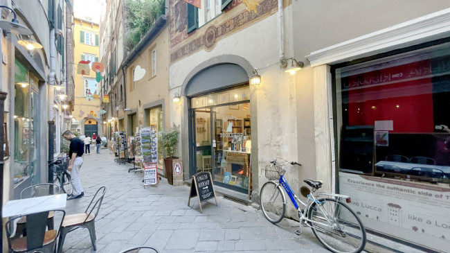 Fondo commerciale in vendita a Centro Storico, Lucca (LU)