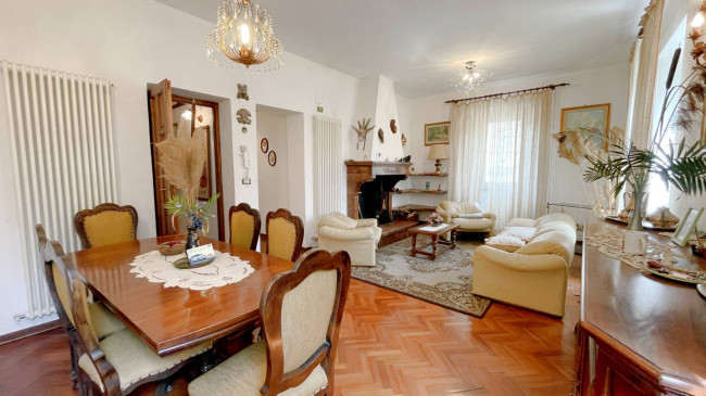 Villa a Piazza al Serchio