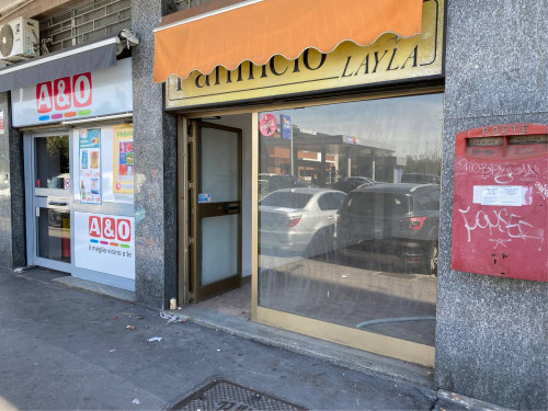 Negozio in Affitto a Milano