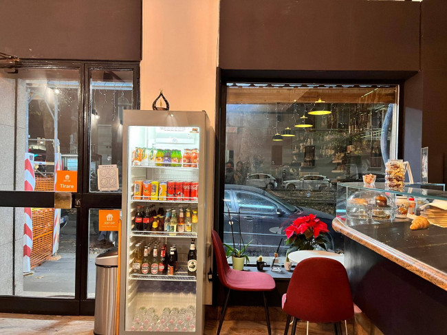 Bar tavola fredda in Vendita a Milano