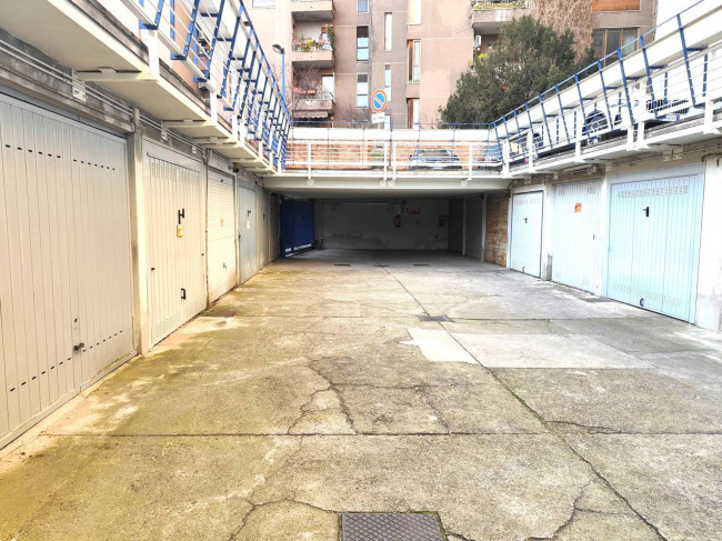Box o garage in Vendita a Milano