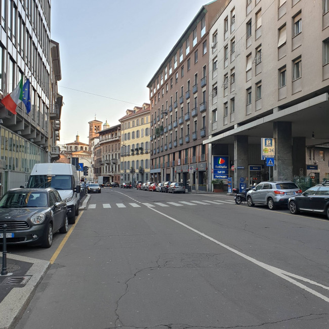 Posto auto coperto in Vendita a Milano