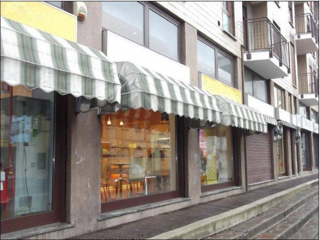 Negozio in Affitto a Monza