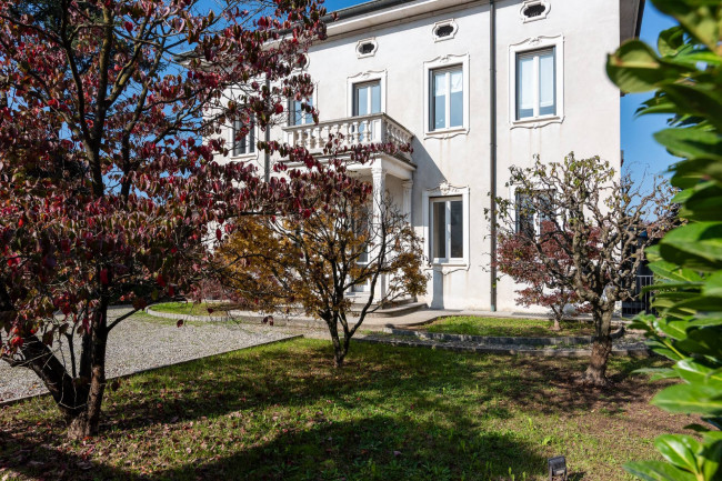 Villa in Vendita a Meda