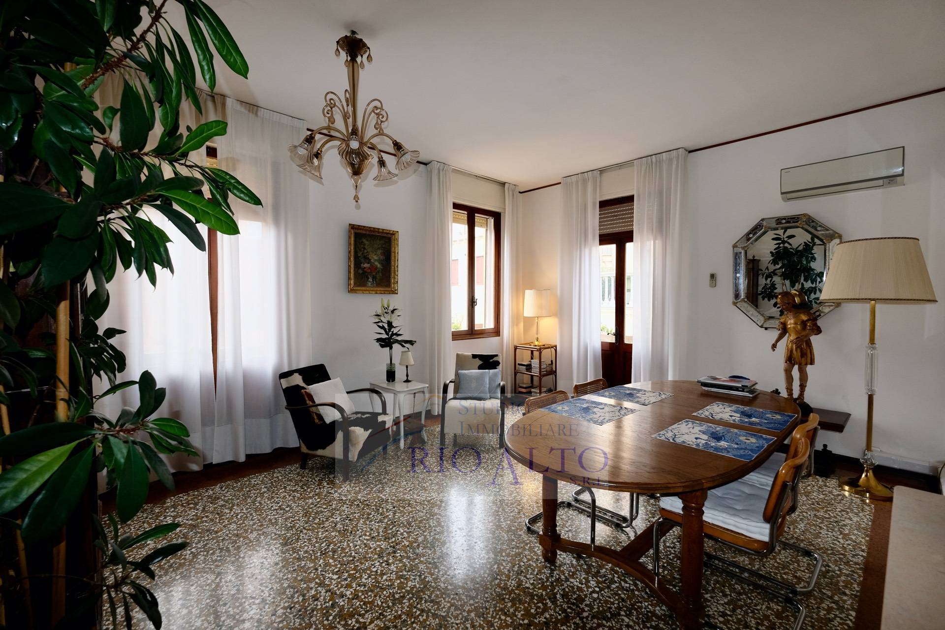 Appartamento VENEZIA vendita  Lido di Venezia  Studio Immobiliare Rio Alto