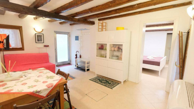 Flat for Sale to Venezia