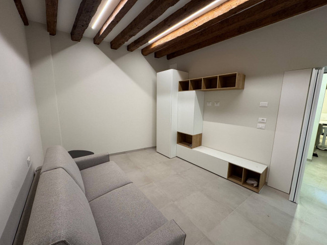 Flat for Rent to Venezia