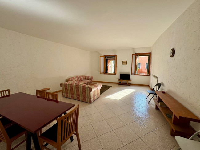 Flat for Sale to Venezia