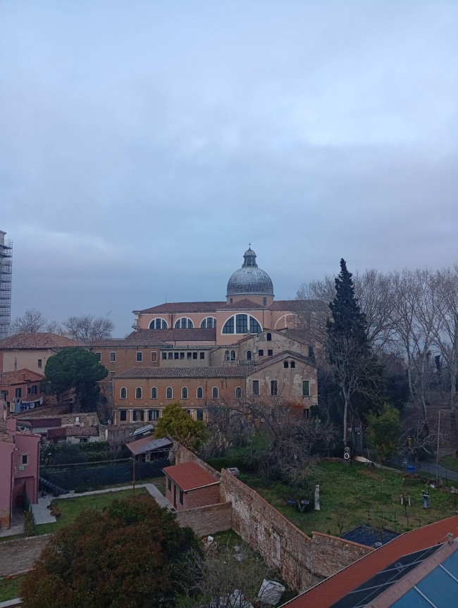 Flat for Sale to Venezia