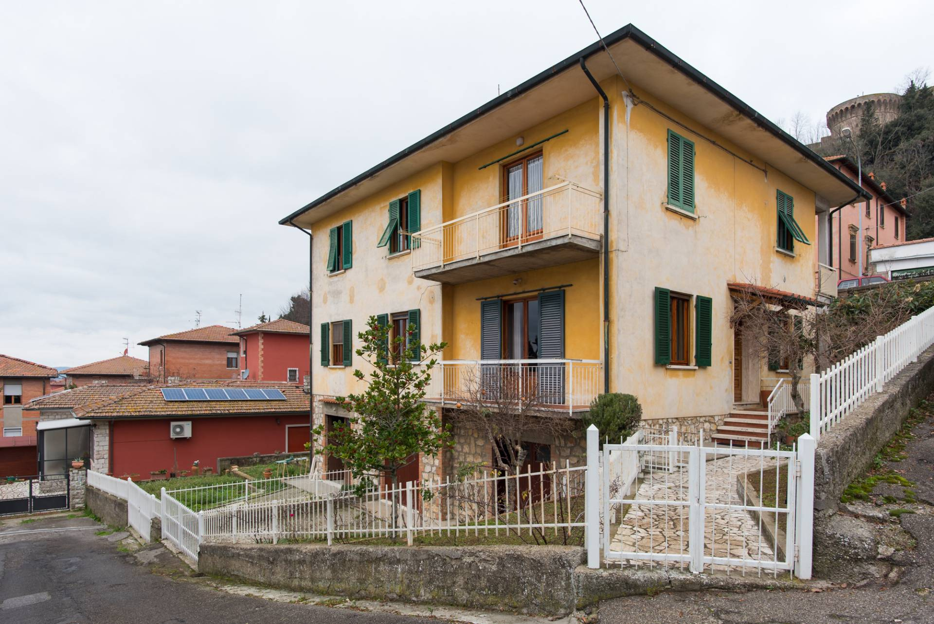 Villa Bifamiliare in Vendita a Volterra