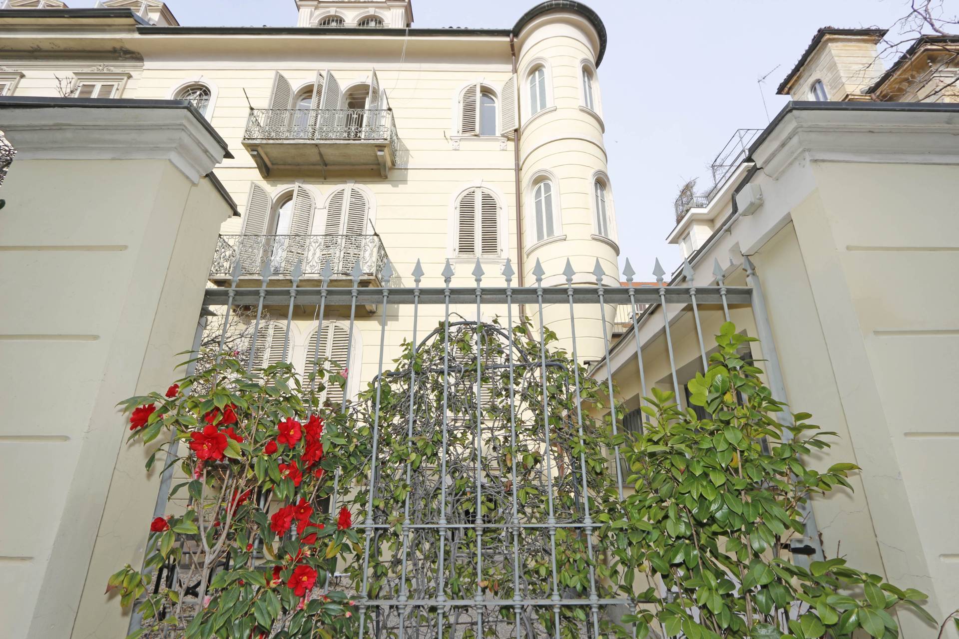 Stabile intero - Palazzo TORINO vendita  Crocetta  Chiusano & C. Immobiliare